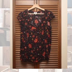 🏵🏵🏵Buy1Get1Free Floral blouse